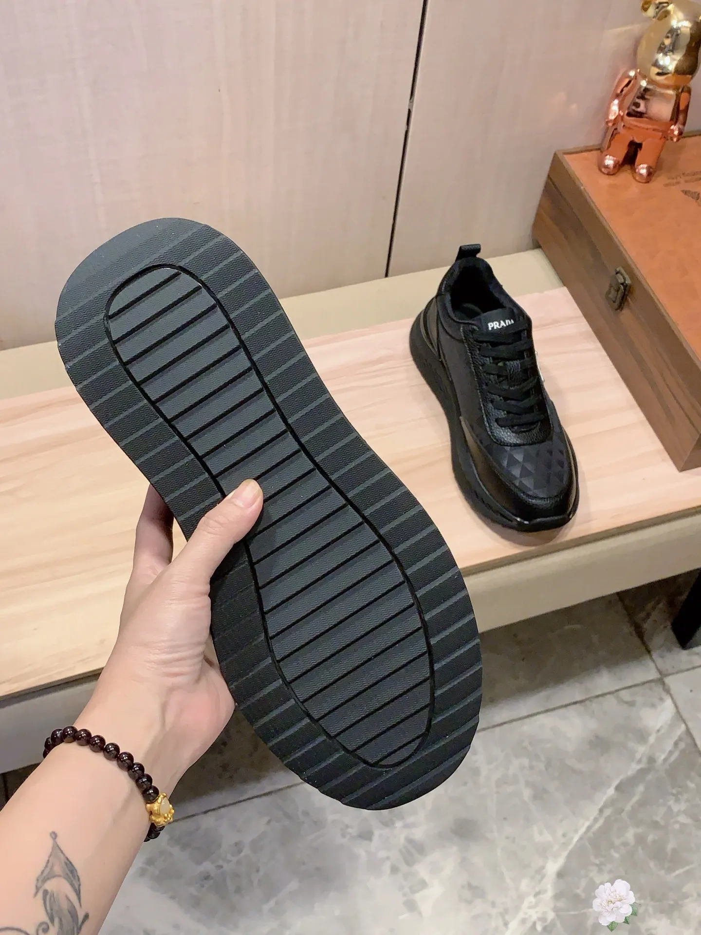 Men's men's shoes💰460💰💰🎩🎩[Lightning][Lightning] "PRADA*" The latest and most popular casual shoes, top brand [seduce] luxury ~ purchasing agency, top ~ quality. [Strong] The upper is made of imported breathable cowhide with material ➕ breathable sheepskin feet (•) and fine workmanship. The original stylish and stylish soft rubber wear-resistant and non-slip outsole is light and comfortable on the feet. The real thing looks better in real photos. 413: code: 38-44, 3️⃣ colors selected